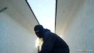 Getaway Gone Wild With Nia Nacci, Oliver Davis, Casca Akashova - Brazzers