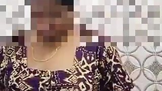 Indian desi cougar shower voyeur camera caught Viral MMS