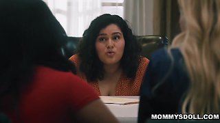 Summer Col fingering her stepmom under the table