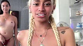 Cute amateur webcam teen girl toying pussy on webcam