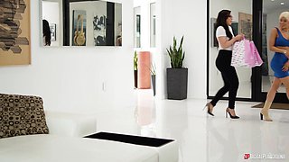 Luna Star's Sensual Lesbian Encounter in Bathroom Bliss