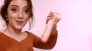 Cute amateur teen girl toying her pussy in bed on cam