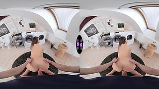 Teen Elena's tight shaved pussy gets pounded in HD VR
