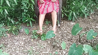 Amazing sexy outdoor romantic hot pee nomita bhabhi