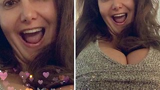 Webcam fun mature brunette with toys cum on cam