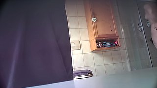 girlfriend Lilly piss and shower