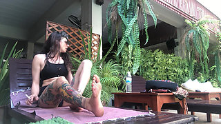 Smoking Fetish & Feet Outdors
