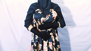 Muslim Hijabi Beautiful Housewife Fucking with Neighbor - With Clear Hindi Audio