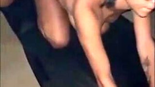 Arregaçamos duas amigas safadas: de quatro socando sem dó, chuparam até engasgar, revezaram cavalgando nossos paus duros... no final isolei uma na ponte, fiz ela sentar quicando gostoso