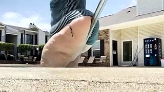Fetish slut toys her sexy ass outdoors in hot solo