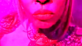 Webcam beauty and her toys have solo sex