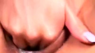 Thai amateur Kanya rubs her soaking cunt