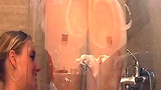 Pussy Licking German Lesbos Having Fun in Bathtub