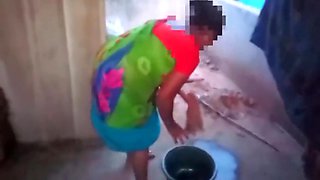 Tamil - Dress Washing Housewife Aunty Sex