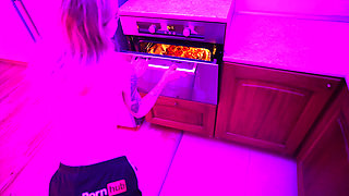 Erotic Cooking with Karneli