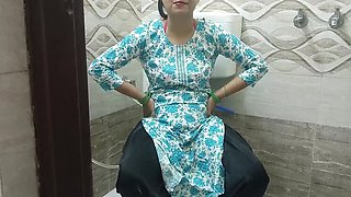 Naughty Teen Fucks Beautiful Stepmom in Bathroom - Desi Homemade Sex