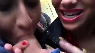 Deutsche Amateure geben Gruppen-Blowjob im Bus