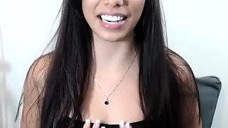 Brunette Solo Webcam Masturbation
