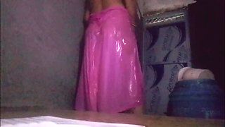 Desi Bhabhi takes a bath in the bathroom with water in the hot video. The beautiful village girl's wet body and private part show