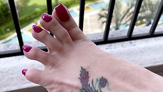 Outdoor sexy solo scene with teenie masturbating