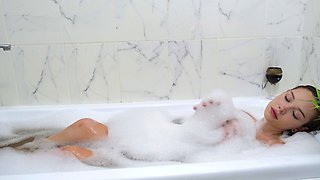 Close up teen pussy gaping action