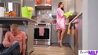 Kendra Heart Big Ass Stepmom Fucks Stepson Parker Sims - Blowjob, Creampie & Squirting MILF