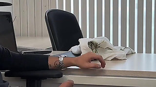 Massive Erection Tames the Curvy MILF Boss in an Unscripted Encounter