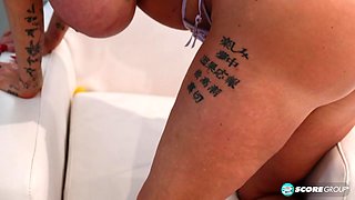 Huge-titted Joslyn James gets off for you - Joslyn James - 40SomethingMag