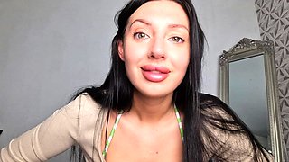 Hot brunette from squirt masturbating on webcam