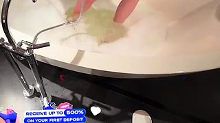 Real couple has steaming homemade sex in the bathroom