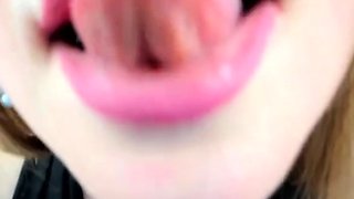 Blonde solo jerking off
