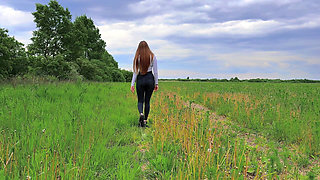 Hot Brunette Loves to Give Outdoors and Get on Jeans