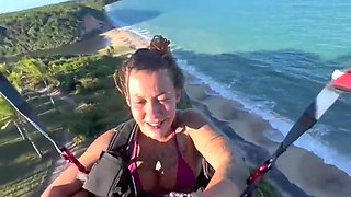 SHE GAVE HER VAG WHILE FLYING ON A PARAGLIDING PLATFORM