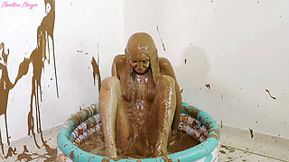 Wam!! a Housewife Is Surprised with a Big Mess