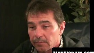 Tatted dude taunts arsehole while masturbating solo