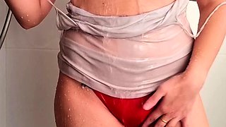 Big boobs milf masturbates with her dildo
