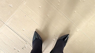 Giantess Crushing in Pantyhose and High Heels