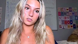Amateur Webcam Cute Teen Plays Solo with Big Dildo