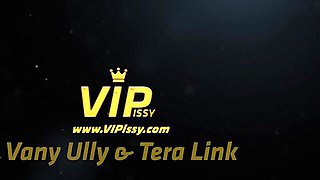 Piss inside pussy dirt with cover-girl Tera Link from VIPissy