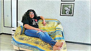 Casting of a hot stunning mom brunette