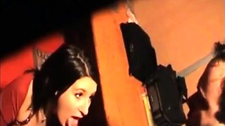 Pipe en public - une brunette franaise amateur