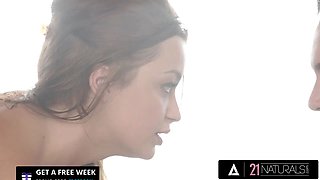 Twenty-one naturals - gorgeous beauty Daphne Klyde gets her Ass Fucked by a Big Cock during piaNo Session
