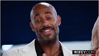 Gorgeous Blonde Hotwife Elana Bunnz Takes A Thick Bbc In Front Of Hubby