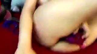 Curvy brunette amateur toys herself on webcam