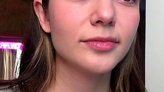 Young amateur teen in solo masturbation getting kinky