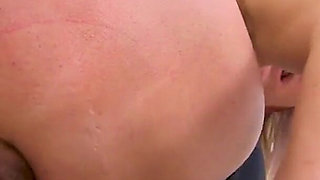 English Mature Ellen Thinks That the Bathroom Is the Perfect Place for Getting Herself off