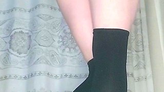 Cute young amateur web cam girl masturbates with her toy