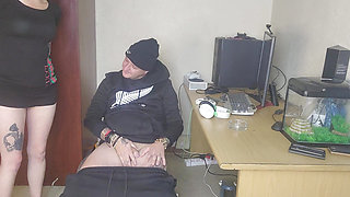 Cant pay rent just fuck my gamer girl