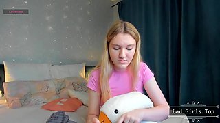 Perfect big ass and natural big boobs blonde skinny teen - Blonde