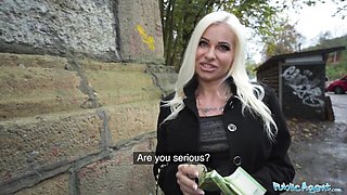 Gentle Suzi Grande - public smut - Public Agent